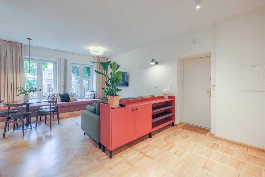 Apartment Cityscape Haven: Urban Retreat Gdansk